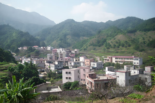 “千人以上”農(nóng)村集中式飲用水項(xiàng)目農(nóng)村一體化凈水設(shè)備哪個好?