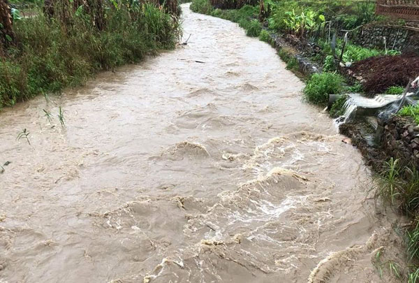 農(nóng)村下雨飲水渾濁